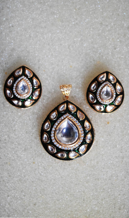 KUNDAN PENDANT SET