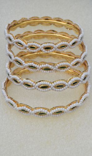 4 BANGLES SET WITH PEARL