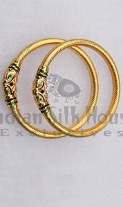 PAIR OF BANGLES